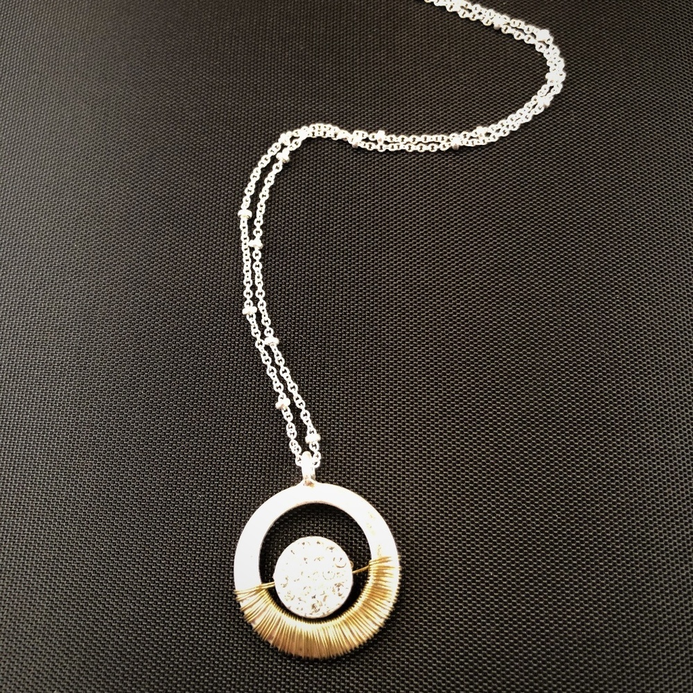 Short Metal Necklace with Wire Wrapped Pendant - Picture 3 of 4